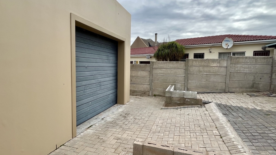 2 Bedroom Property for Sale in Hoogland Western Cape